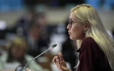 Katar schladil horúce hlavy v Bruseli, eurokomisárku Simsonovú v Dauhe varovali, aby sa v prípade vojny s Ruskom nespoliehala na plyn z Perzského zálivu.