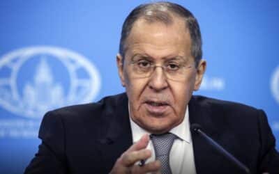 Nesmysl, reaguje Lavrov na tvrzení Washingtonu o přípravě záminky k invazi.