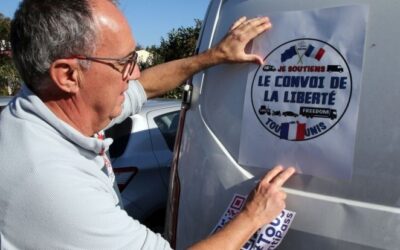 V Paríži sa schádzajú stovky vozidiel, protest inšpirovali kanadskí kamionisti.