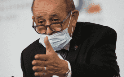 Le Drian nateraz nevidí na ruskej strane zámer podniknúť inváziu.