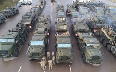 Konvoje britských tanků a obrněnců míří do Estonska. Spojenci posilují obranu.