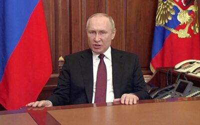 Odzbrojíme a denacifikujeme Ukrajinu, nemíchejte se do toho, řekl Putin.
