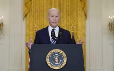 Biden: Agresorom je Putin a bude niesť následky, zavádzame sankcie.