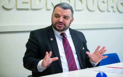 Eduard Chmelár: Prezidentka, vláda a médiá vedú vojnu proti vlastnému národu.
