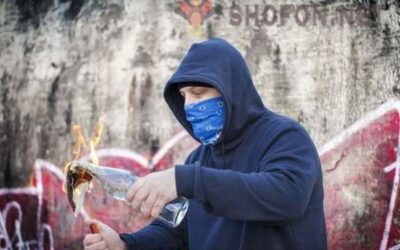Rusové už jsou v Kyjevě. Zásobujte se Molotovovými koktejly, vyzvala obrana.