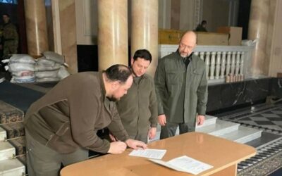 Zelenskyj podpísal žiadosť o členstvo v EÚ. Skončilo sa prvé kolo rokovaní.