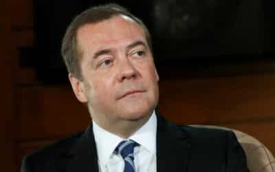 Ukrajina: Rusko nepotrebuje diplomatické vzťahy so Západom, vyhlásil Medvedev.