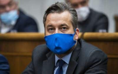 SAV vyzýva Blahu, aby v akadémii okamžite skončil.