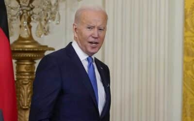 USA vyloučí ruská letadla ze svého vzdušného prostoru, oznámil Biden.