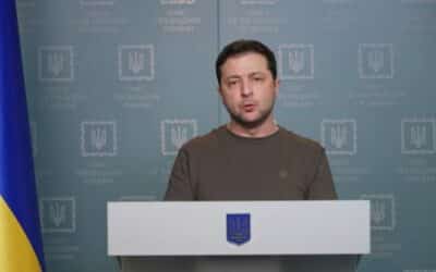 Zelenskyj vyzval na globálny zákaz prístupu Ruska na letiská a do prístavov. Spojené štáty v pondelok odmietli vyhlásenie bezletovej zóny nad Ukrajinou, nechcú vojnu s Ruskom.