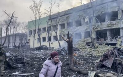 Ruský útok na nemocnicu v Mariupole si vyžiadal 17 zranených.