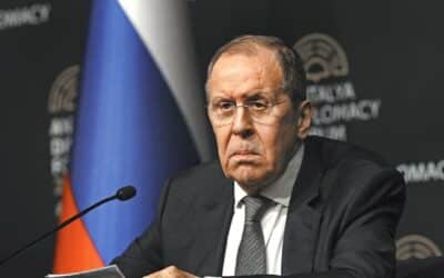 Nebezpečí jaderné války je vážné, uvedl Lavrov. Moskva cítí porážku, reagoval Kuleba.