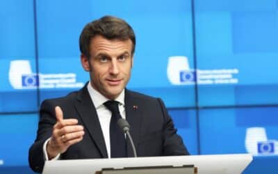 V prvním kole francouzských voleb zvítězil Macron, s Le Penovou míří do druhého.
