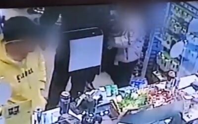 Ukrajinci dobili muža na benzínke: Neprestali ani po tom, čo ležal na zemi!