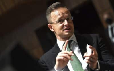 Szijjártó: Maďarská vláda sleduje nezvyčajné udalosti v politike SR.