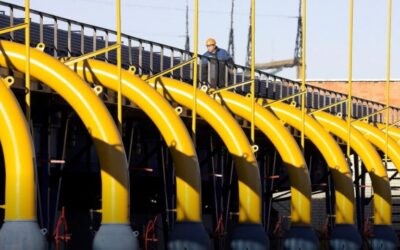 Rusko ráno zastavilo a pak opět obnovilo dodávky plynu do Polska, píše Reuters.