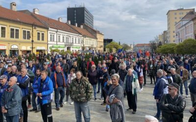 Začala sa vlna protestov. Hovorte s nami, odkazujú vláde odborári.