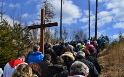 Kresťania v piatok spomínajú na deň utrpenia, ukrižovania a smrti Ježiša Krista.