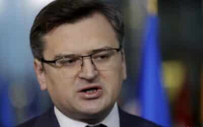 Kuleba: Štáty EÚ blokujúce ropné embargo sú komplicmi Moskvy.