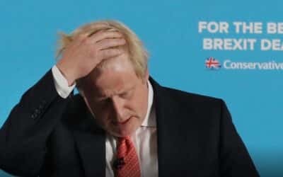Johnson přestál hlasování o nedůvěře kvůli večírkům během lockdownu.