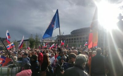 Začal sa protivládny protest. “Tento režim sa viac podobá na normalizačný ako demokratický,” vyhlásil Chmelár