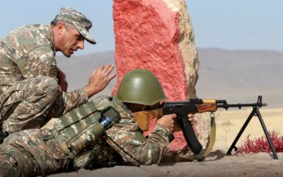 Ázerbájdžán a Arménie se po prudkých bojích na hranici dohodly na příměří, uvádějí média.