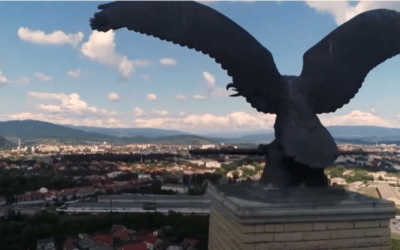 Ukrajinci odstránia národný monument Maďarov a vymenia ho za svoj erb. Budapešť je pobúrená.