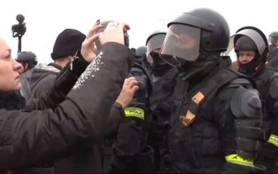 Ťažkoodenci bránili migrantov! Protestujúci občania Kútov vláde: Na týchto darmožráčov peniaze máme!?