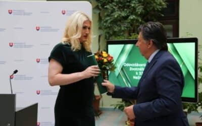 Budaj udelil Cenu ministra životného prostredia bi-gender dídžejovi.
