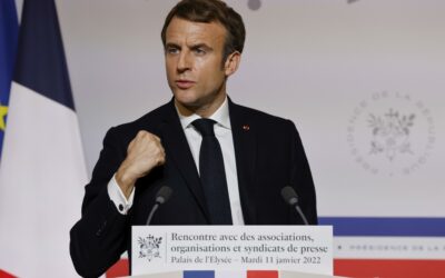 Macron vyzýva Európu, aby znížila bezpečnostnú závislosť od USA.