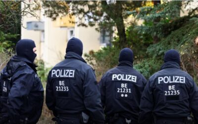 Německá policie rozbila buňku plánující státní převrat. Skupina počítala i s vraždami politiků.