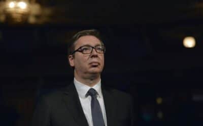 Vučič: Srbi na severe Kosova začnú odstraňovať barikády.