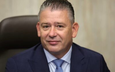 Zobchoduje koalícia odchod Mikulca za svoje prežitie?