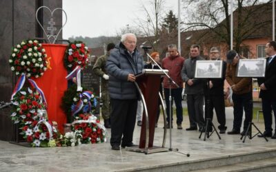 Eduard Chmelár: JARO NAĎ NEMÁ ŽIADNE MORÁLNE PRÁVO URČOVAŤ PROTIFAŠISTICKÝM BOJOVNÍKOM, AKO SI MAJÚ UCTIEVAŤ SVOJICH PADLÝCH DRUHOV.