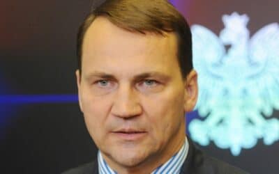 Poľský exminister zahraničia: Varšava po invázii uvažovala nad rozdelením Ukrajiny.