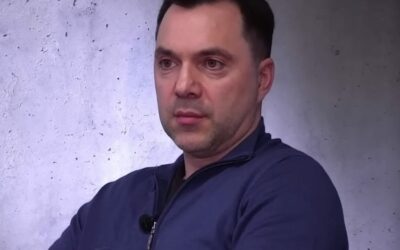 Predpovedal vojnu s Ruskom, teraz odišiel od Zelenského a varuje pred porážkou Ukrajiny. Čo všetko hovorí Arestovyč.