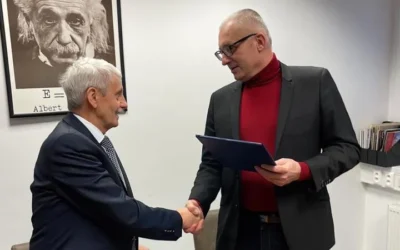 Dzurinda je späť. Miroslav Kollár zo Spolu a Mikuláš Dzurinda podpísali memorandum.