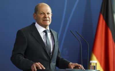 Scholz kritizoval diskusiu o dodaní stíhačiek Ukrajine.