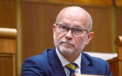 Káčer poslal „kolaborantov Putina do riti“. Budapešť mu odporúča psychiatra.