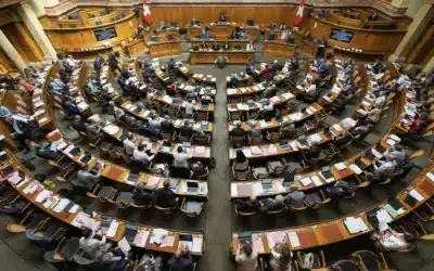 Švajčiarsky parlament odmietol reexport zbraní a munície na Ukrajinu.