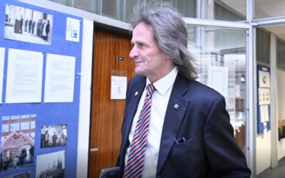 Ševčík zůstává děkanem, fakultní senát se ho zastal. Rektor ho chce odvolat jinak.