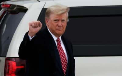 Trump odkázal účastníkom konferencie v Budapešti, aby bojovali proti „barbarom“.