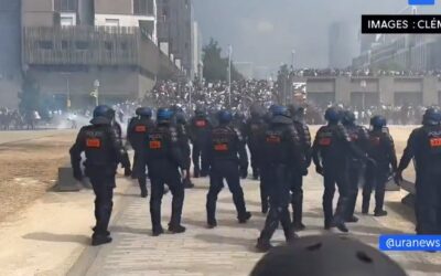 Macron pre nepokoje opustil summit,apeluje na rodičov i sociálne siete.