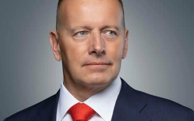 Boris Kollár ani dnes odvolaný nebol. Pomohol mu nezáujem poslancov, liberáli hovoria o bezohľadnosti.