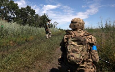 Kyiv Post: „Každých 100 m stojí 4–5 mužů“: Ukrajinští bojovníci v první linii hlásí krvavé bitvy, narušenou morálku.