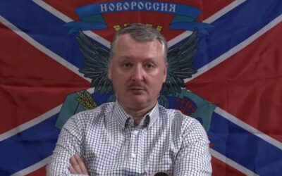 Igor Strelkov zadržaný strážcami zákona.