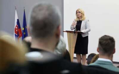Prezidentka na konferencii volala po väčšej cenzúre na internete.