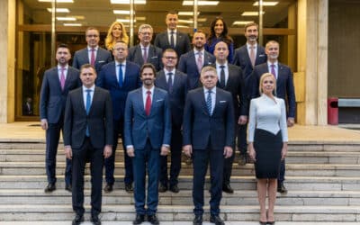 Vláda chce zaviesť bankový odvod a zvýšiť progresivitu dane. Sľubuje 13. dôchodok i rozdelenie RTVS. Čo je v programovom vyhlásení.