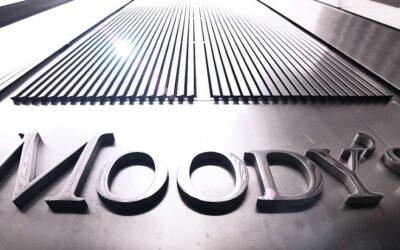 Třetí zdvižený prst pro USA. Tentokrát agentura Moody’s přistoupila ke snížení ratingu USA.