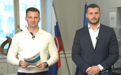 “Píšte všetci modrým perom, iná farba nebude” – Glück má zabezpečiť, že bude.